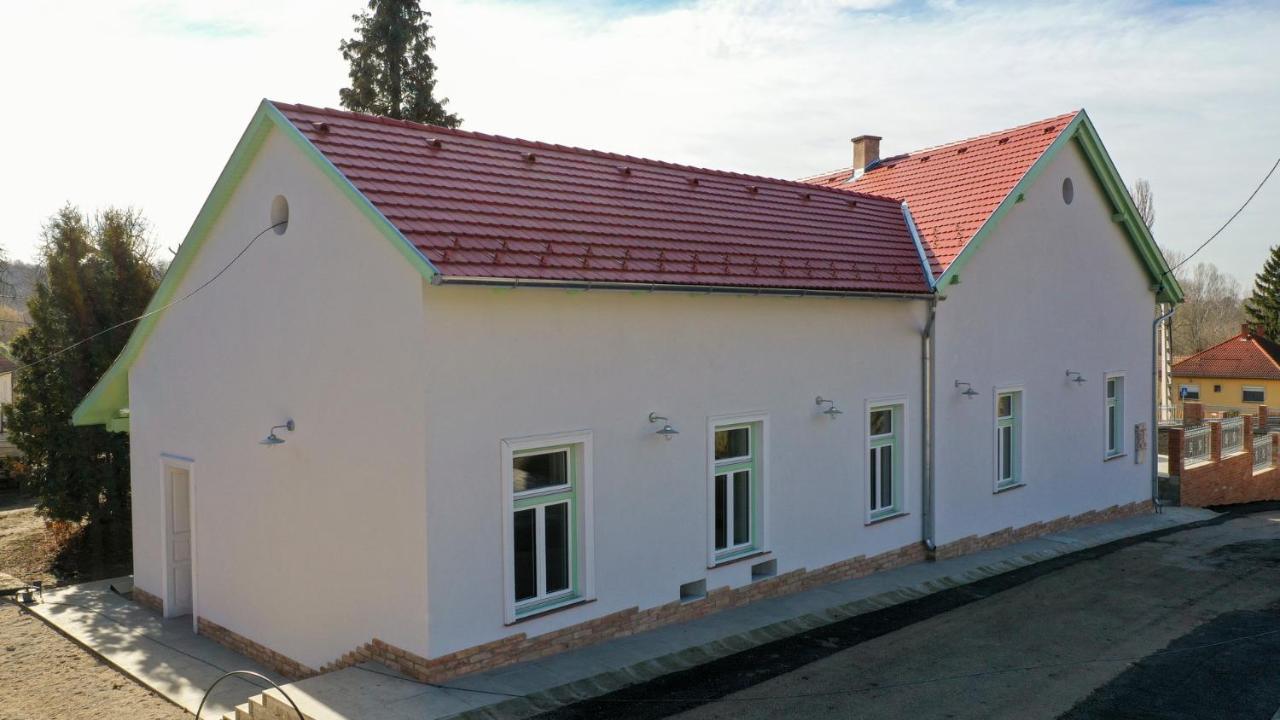 Kira Panzio Bed & Breakfast Lengyeltoti Exterior photo